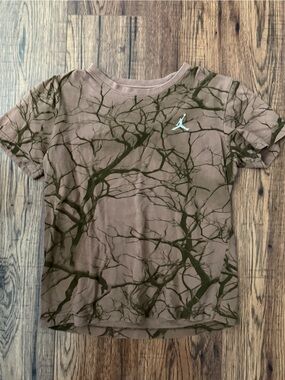 Jordan kids Brown Crewneck tshirt with Red Jumpman Logo